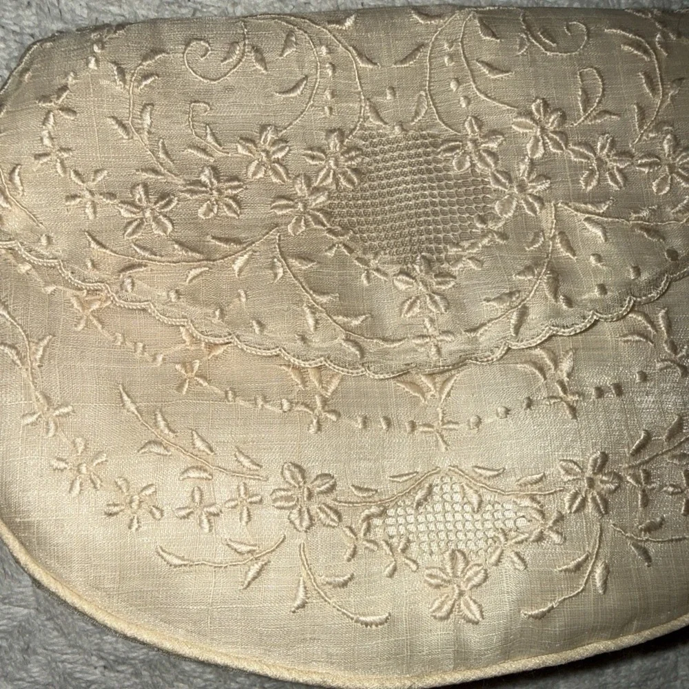 Vintage Cream Silk Linen Satin Clutch Purse Embroidered Floral Lace Petite